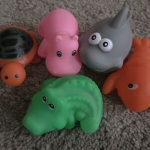 Colorful Animal Bath Toy Set